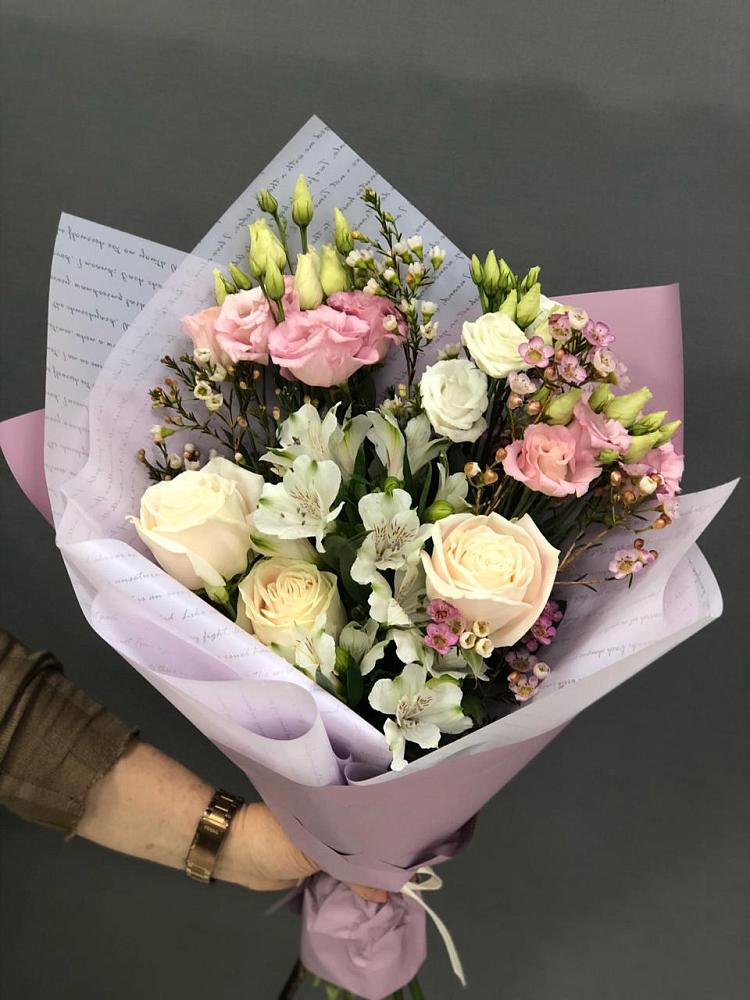 Букет цветов из: Альстромерии, Розы и Лизиантусы в Нефтегорске Краснодарского края