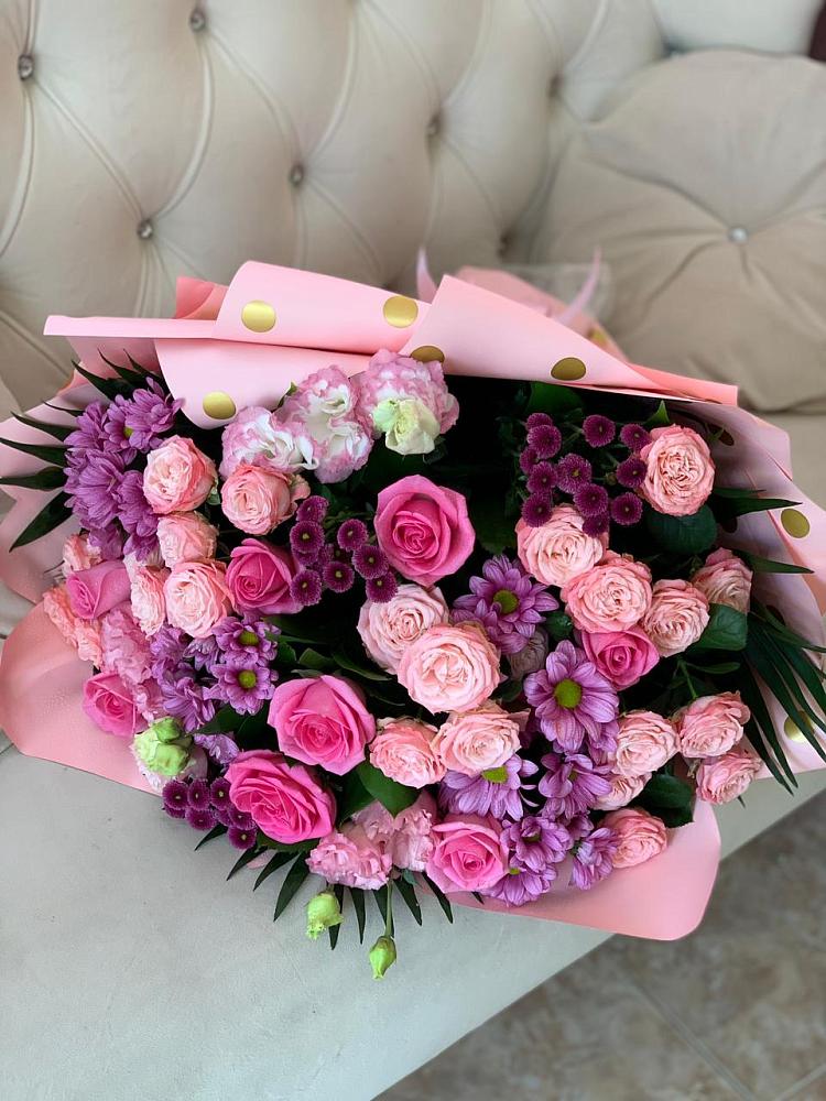 Букет цветов из: Хризантемы, Розы и Лизиантусы в Нефтегорске Краснодарского края