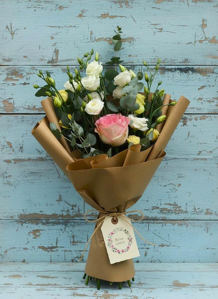 Букет цветов из: Розы и Лизиантусы в Нефтегорске Краснодарского края