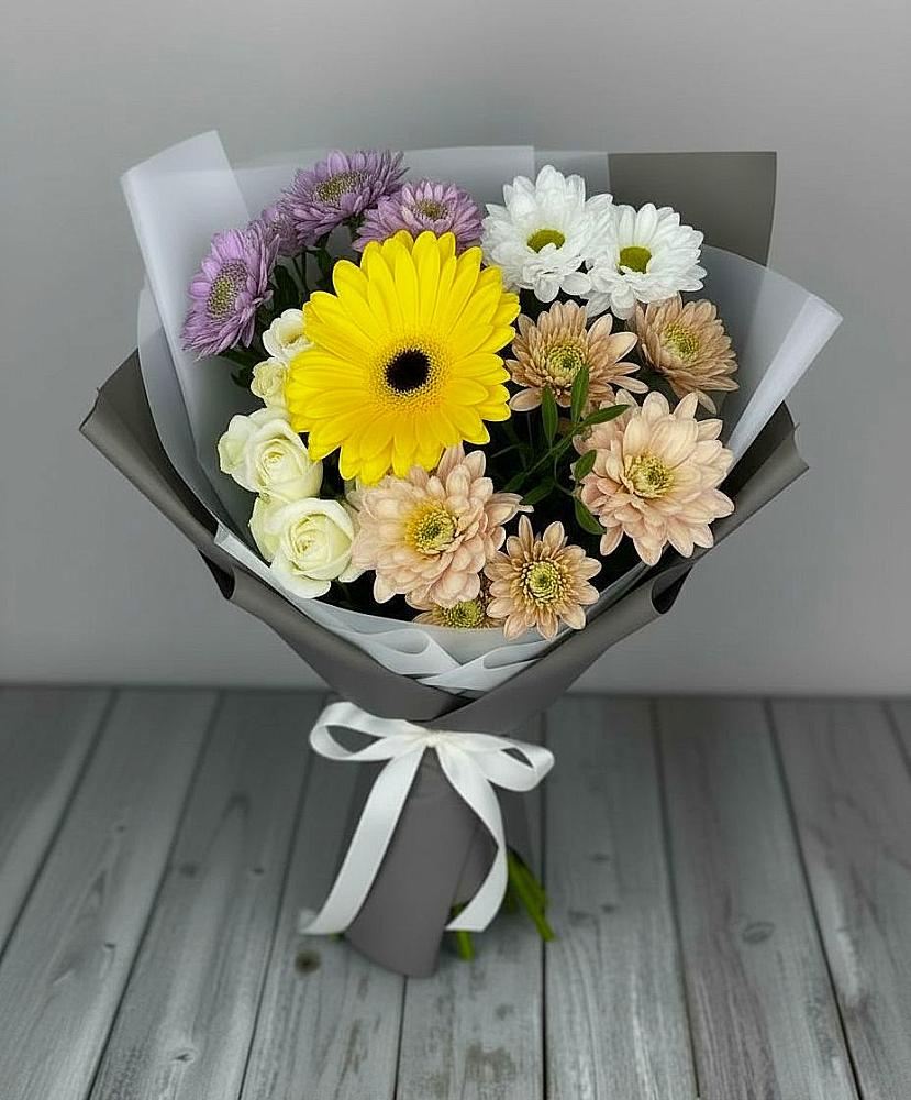 Букет цветов из: Розы, Герберы и Хризантемы в Нефтегорске Краснодарского края