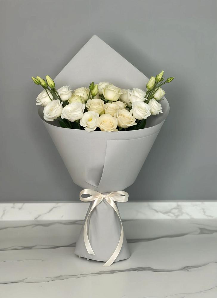 Букет цветов из: Розы и Лизиантусы в Нефтегорске Краснодарского края