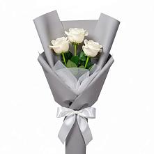 Букет 3 белые розы в Нефтегорске Краснодарского края
