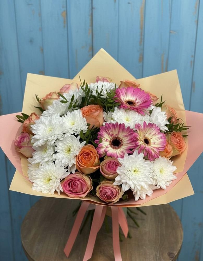 Букет цветов из: Розы, Герберы и Хризантемы в Нефтегорске Краснодарского края