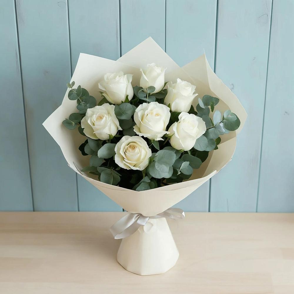 Букет Белые розы в Эвкалипте в Нефтегорске Краснодарского края