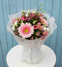 Букет цветов из:  Герберы, Альстромерии и Лизиантусы в Нефтегорске Краснодарского края