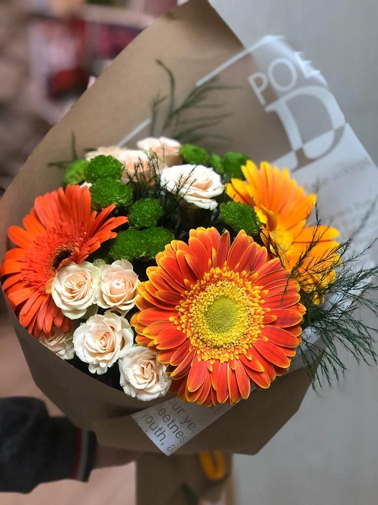 Букет цветов из: Герберы, Хризантемы и Розы в Нефтегорске Краснодарского края