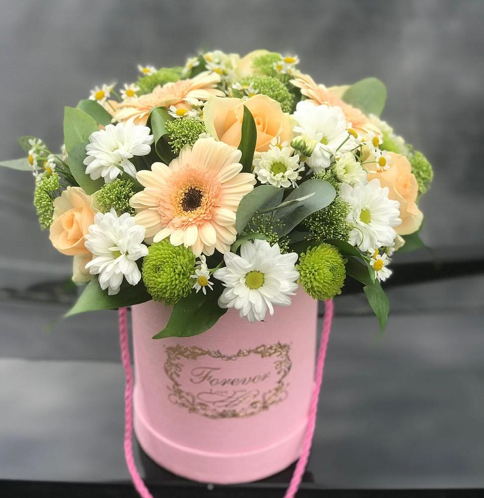 Цветочная композиция из Розы, Герберы и Хризантемы в шляпной коробке в Нефтегорске Краснодарского края