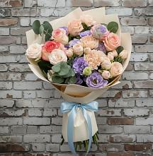 Букет цветов из:  Розы, Лизиантусы и Гвоздики в Нефтегорске Краснодарского края